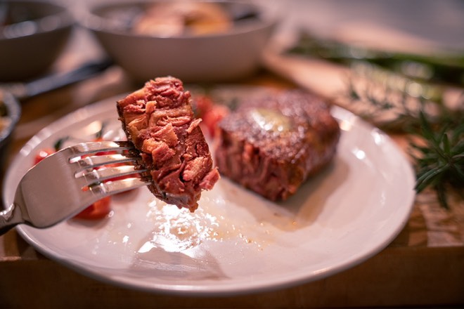The World's First Plant-Based Steak'N'Eggs 🌱🥩🥚