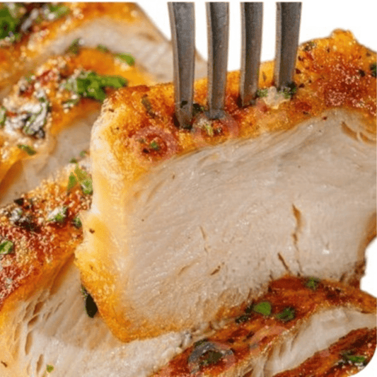 Juicy sliced plant-based chicken filet – tender and meat-like texture